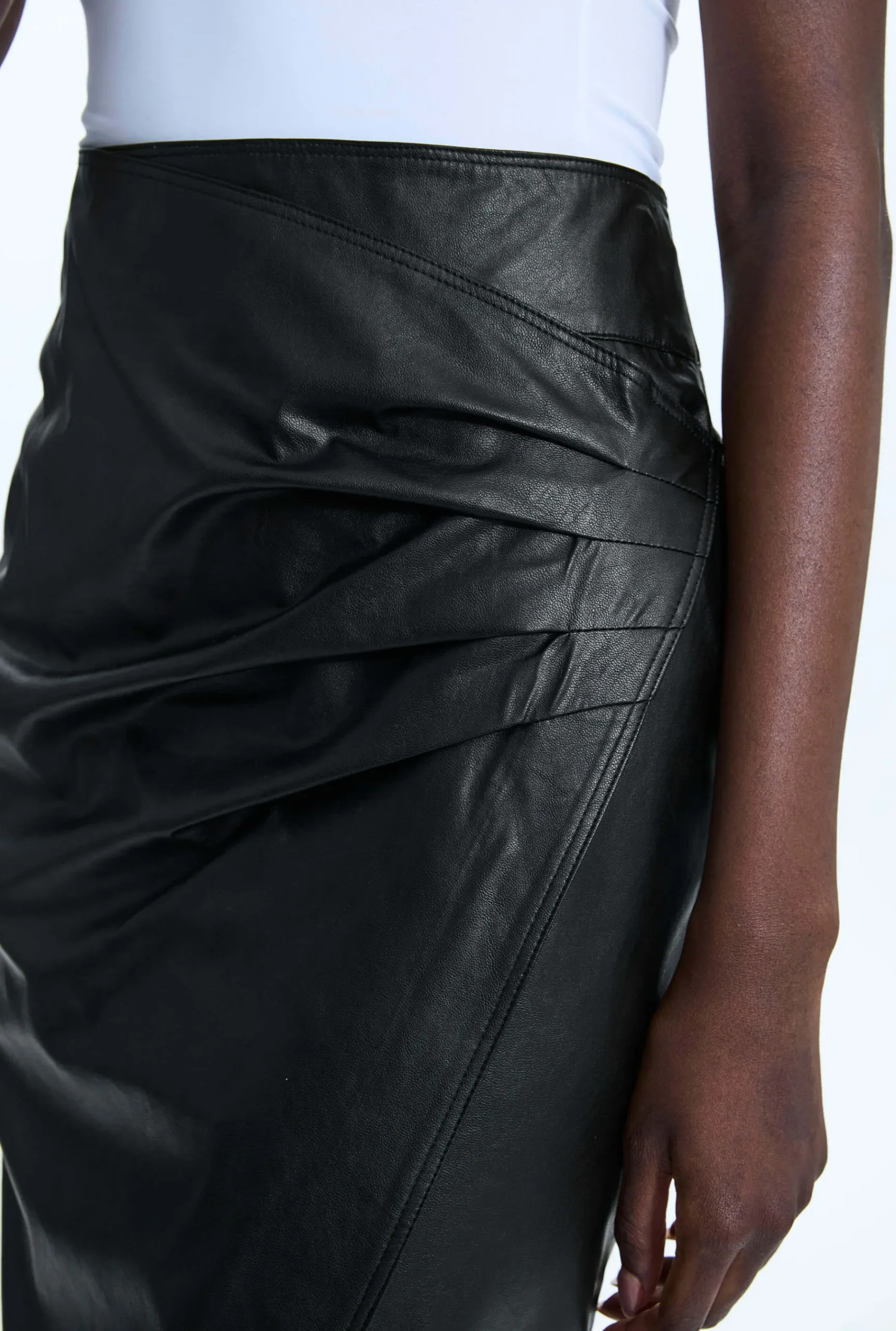 James Lakeland Faux Leather Side Ruched Skirt Black