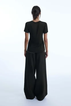 James Lakeland V-neck Black T-shirt